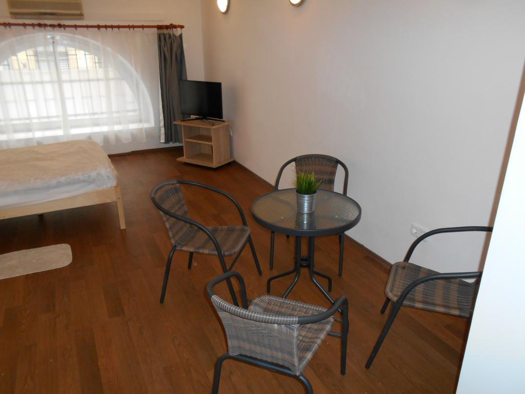 Apartman Vorosmarty Apartment Budapest Bagian luar foto