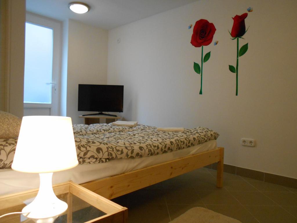 Apartman Vorosmarty Apartment Budapest Bagian luar foto