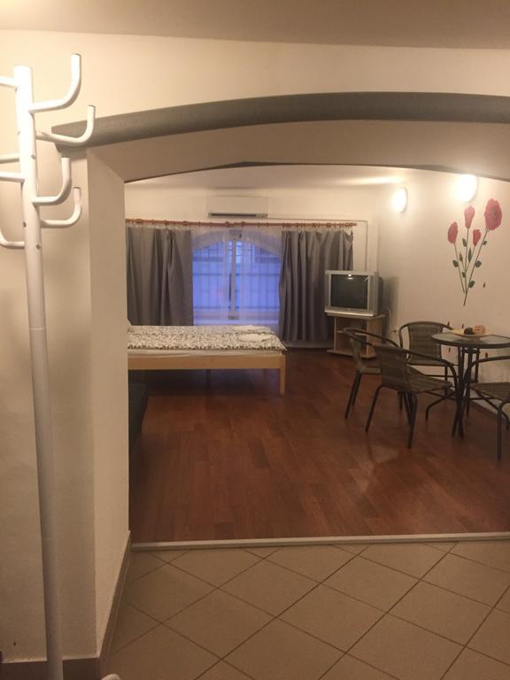 Apartman Vorosmarty Apartment Budapest Bagian luar foto